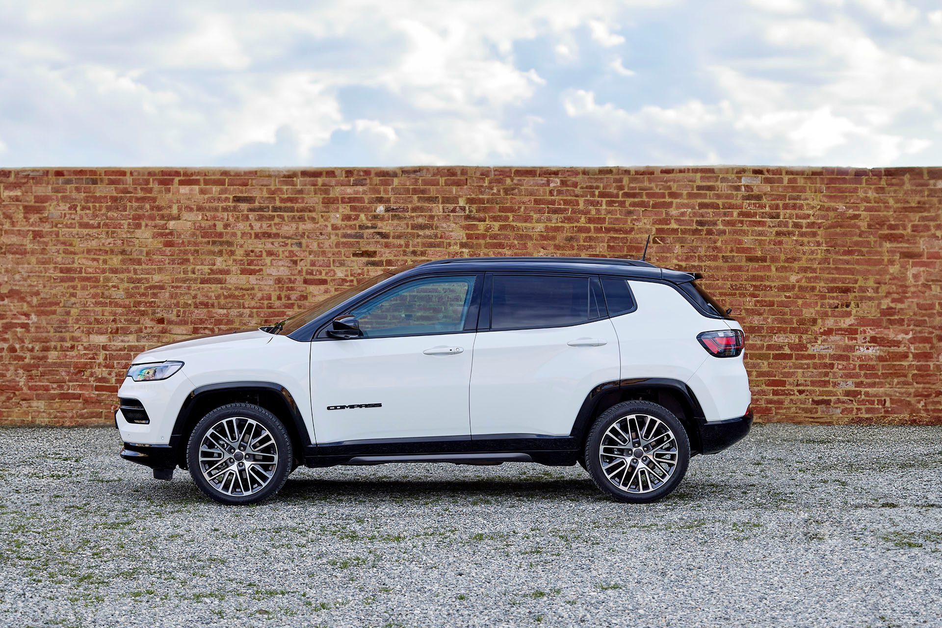 Existing Jeep Compass is about to be replaced by the next generation.