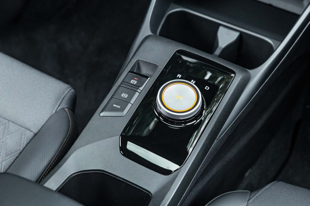 Centre console and gear selector of the MG3 Hybrid Essence