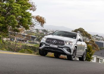 Mercedes-Benz-GLE-450-4Matic-Coupe taking a corner at pace