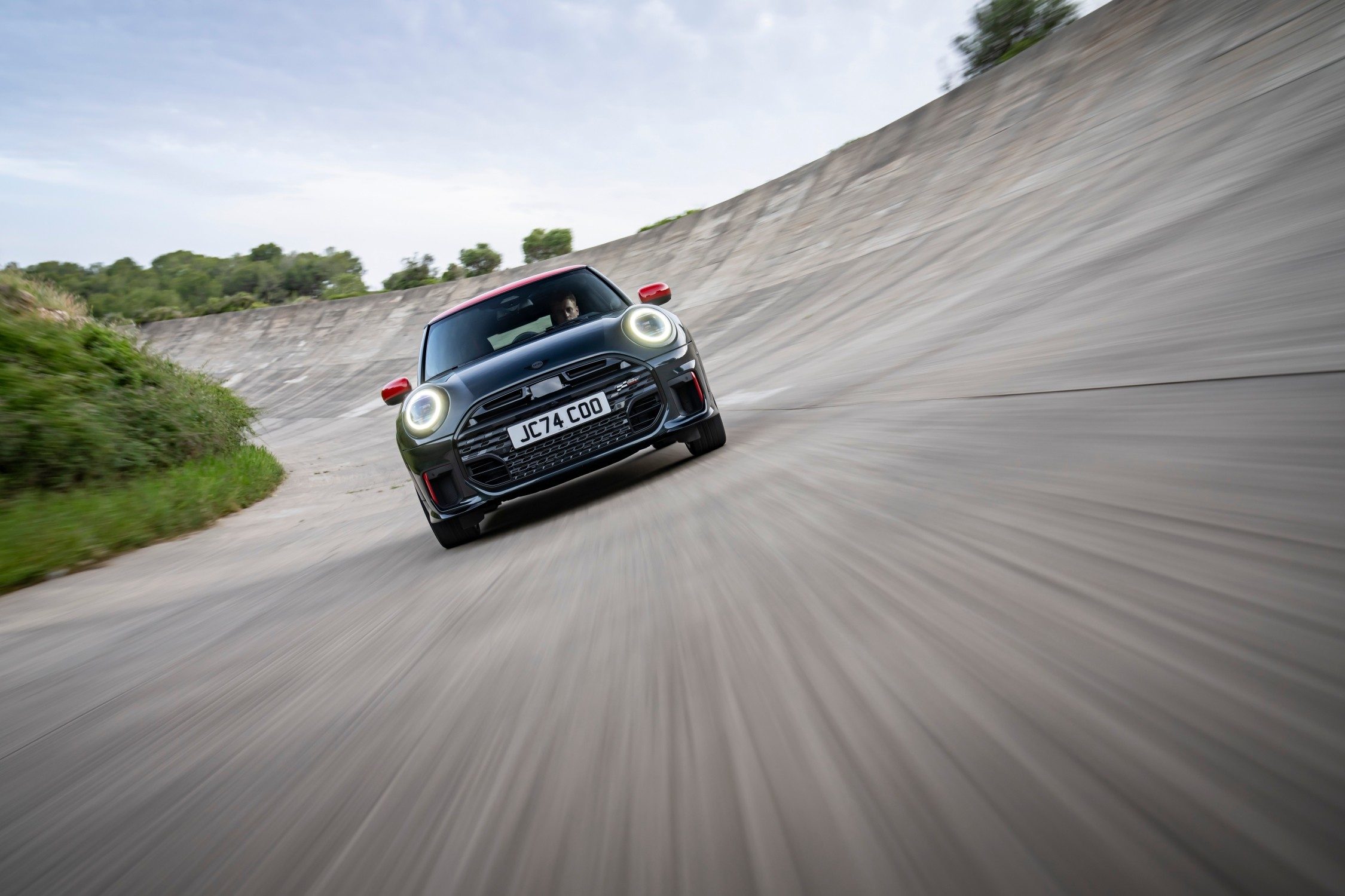 Bigger grille and bumper for JCW, allowing more air entry.