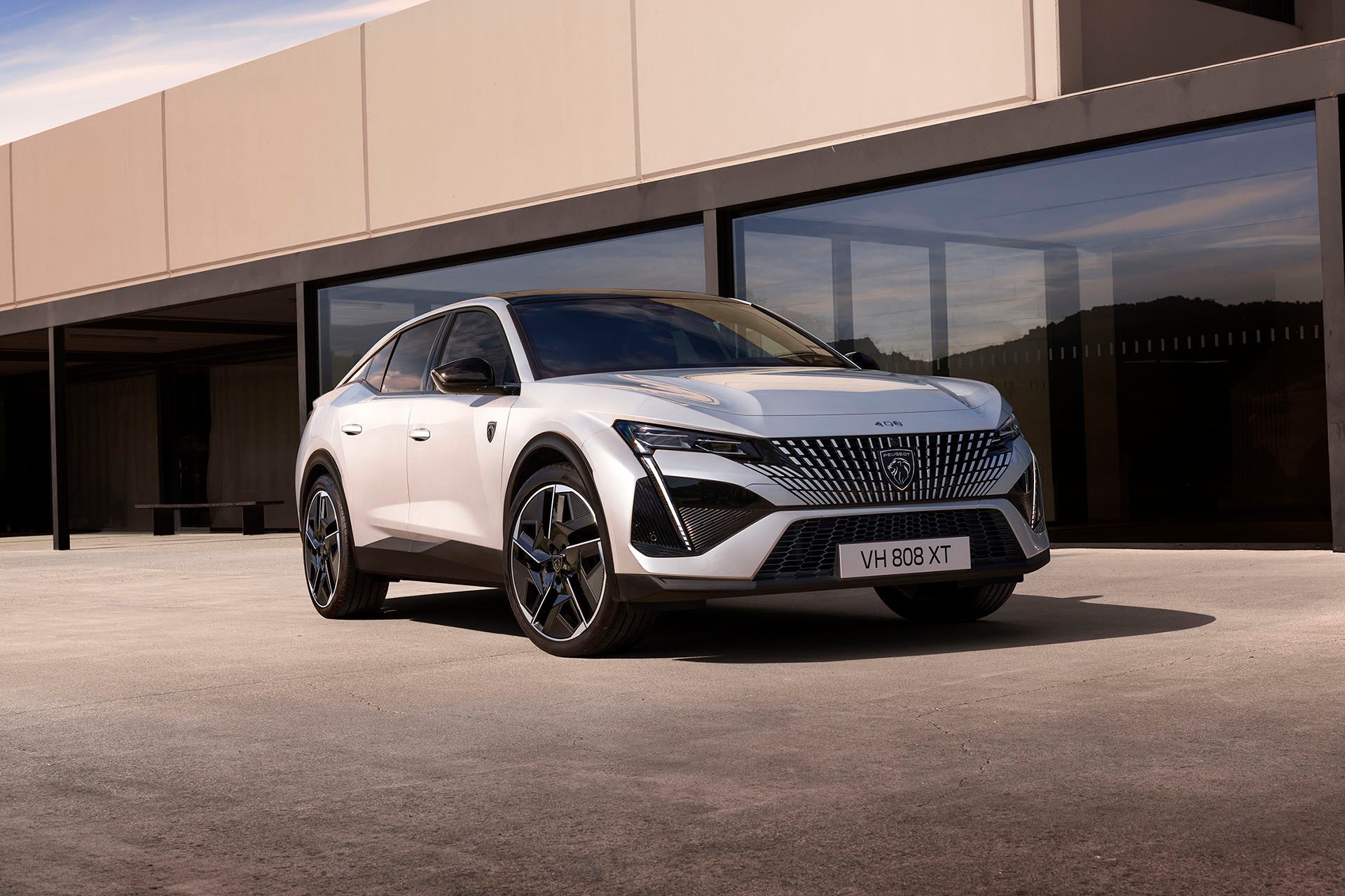 Smart looking hybrid saloon-crossover design for Peugeot e-408.