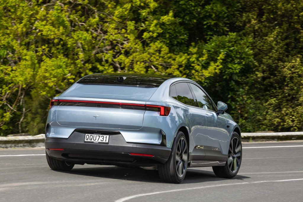 Polestar 4 Long Range Dual Motor taking a corner, in blue