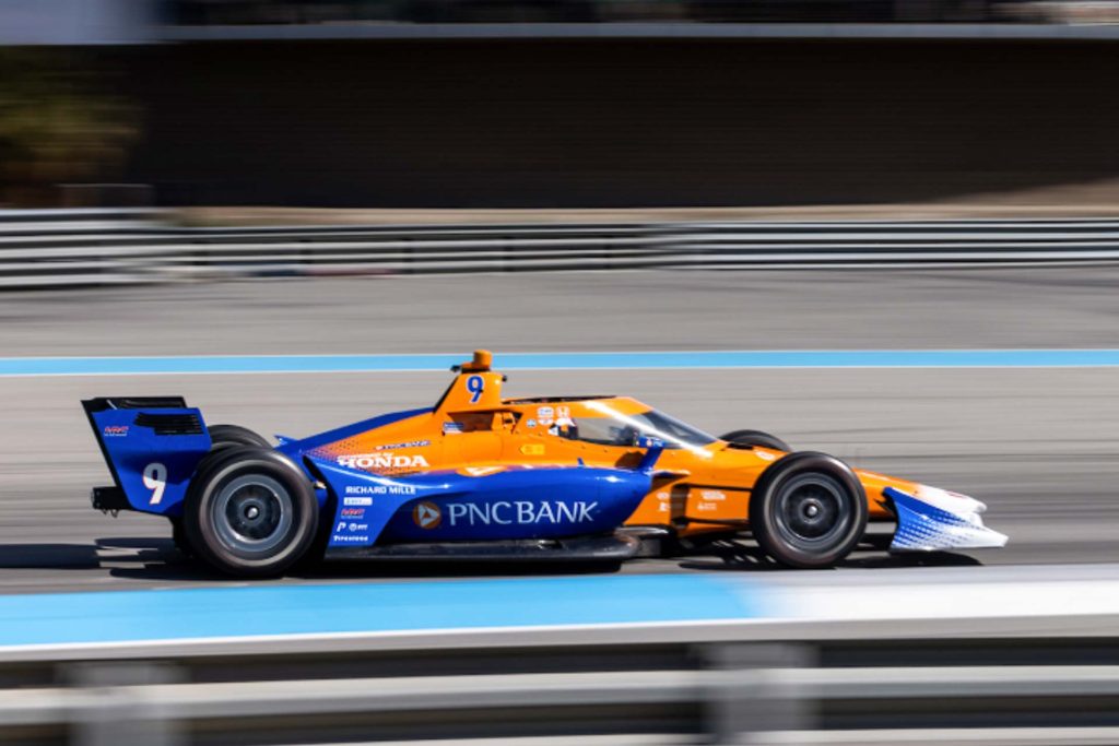 Scott Dixon's Honda IndyCar, panning shot