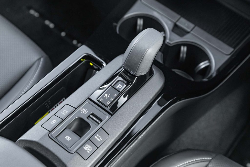 Centre console and gear selector layout