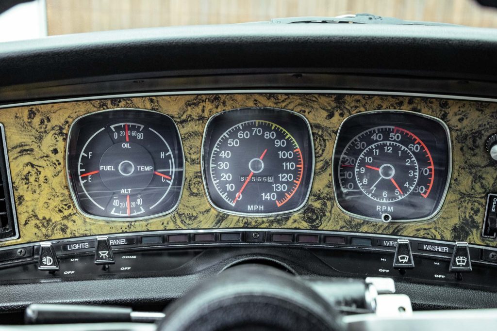 Tachometer of the AMC Javelin, with MPH gauge