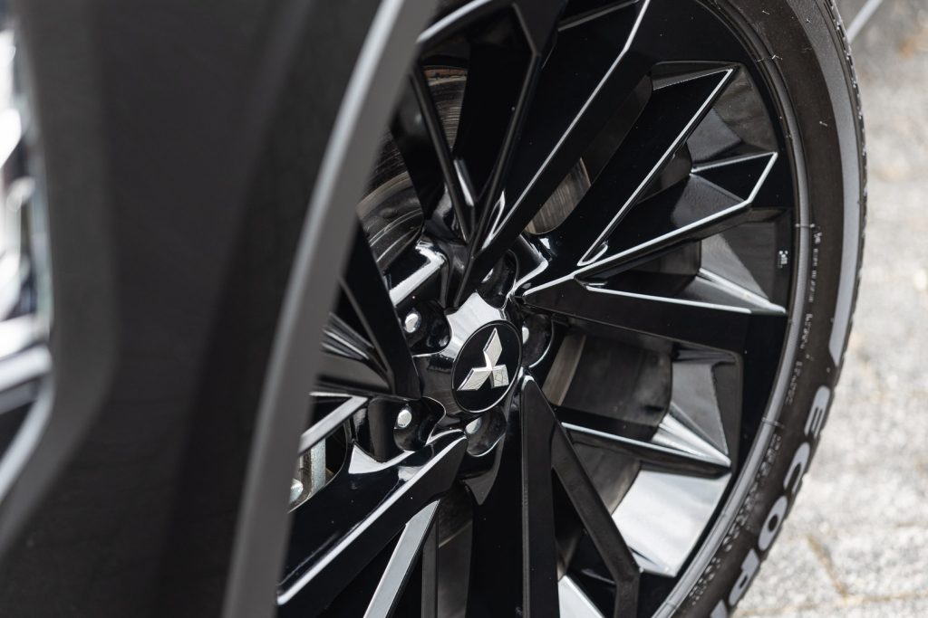 Outlander 2024 wheel detail, in Exceed trim