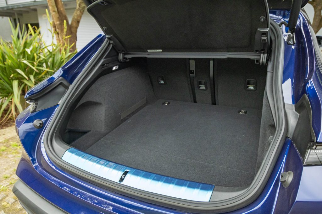 Porsche Taycan 4S Cross Turismo 2024 boot space, storage area