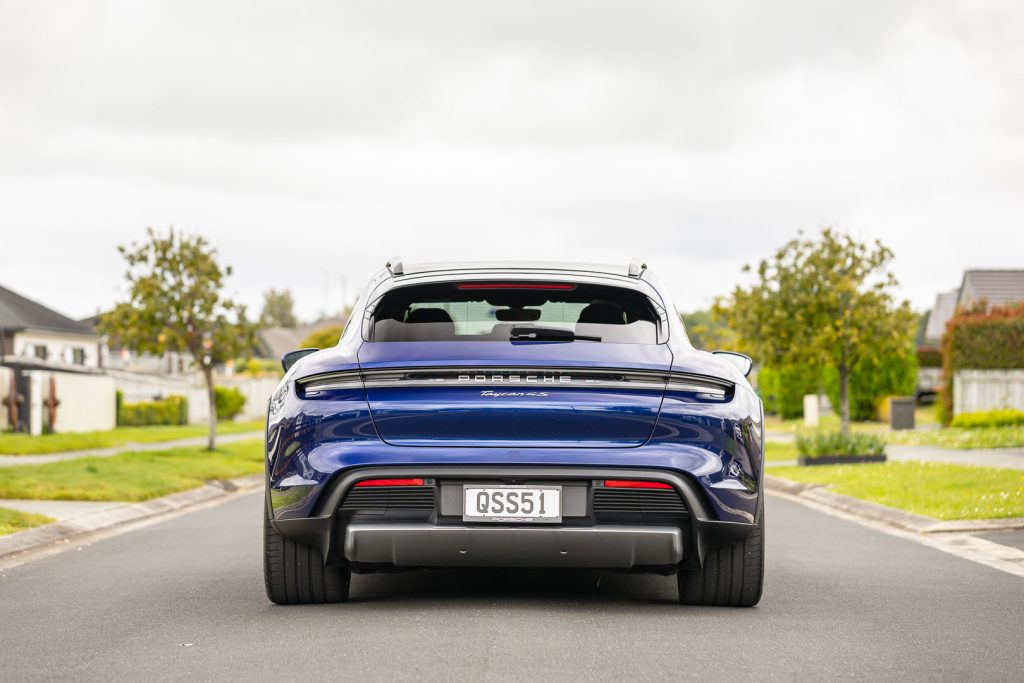 Rear profile view of the Taycan Cross Turismo 2024. In blue