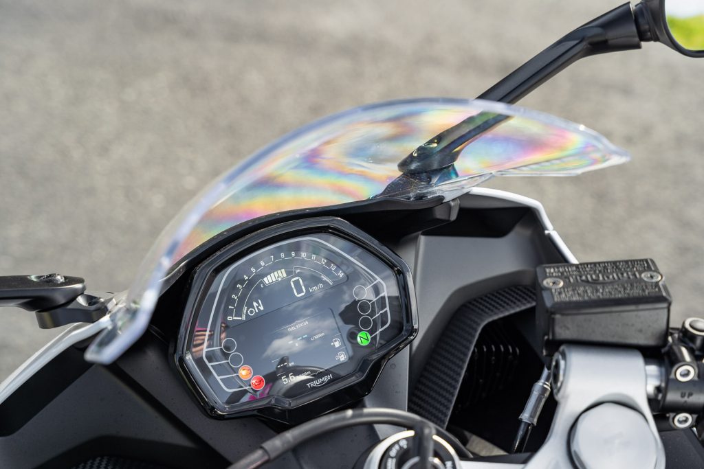 Tachometer of the Triumph Daytona 660, with screen on