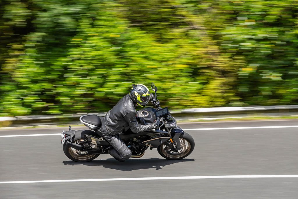 Cornering slow shutter speed of the 2024 CFMOTO 800NK, with large screen showing