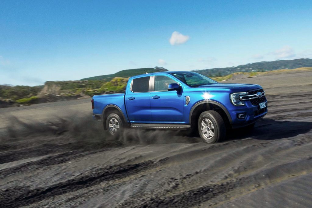 Ford Ranger donuts in blue