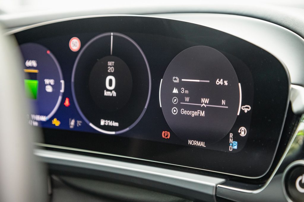 Tachometer of the Macan