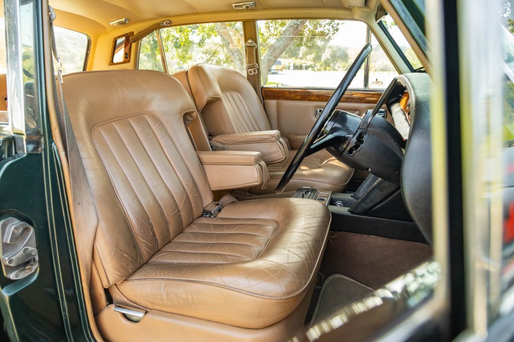 Front seat space inside the Rolls-Royce Silver Shadow