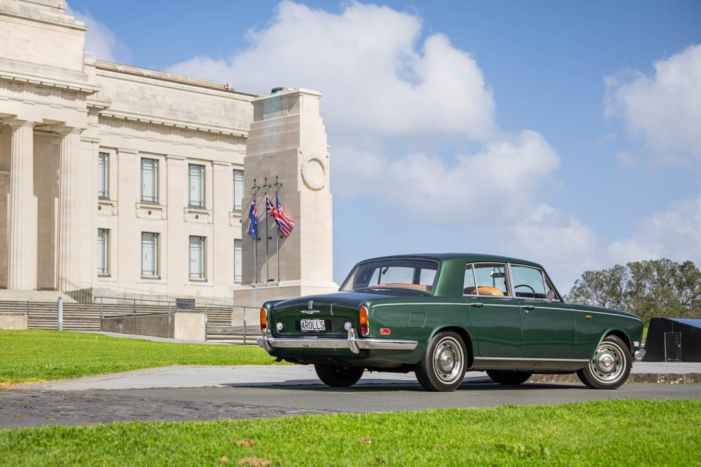 Rolls-Royce Silver Shadow parked at Auckland War Memorial Museum, shown from the rear in green