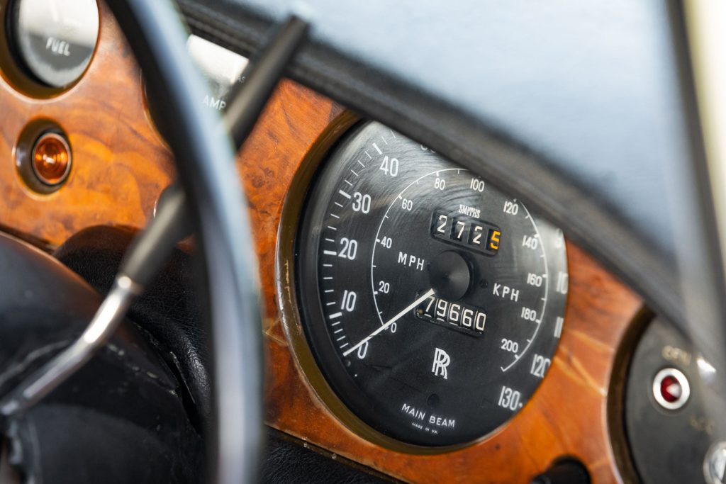 Speedometer of the Silver Shadow, showing MPH and KPH