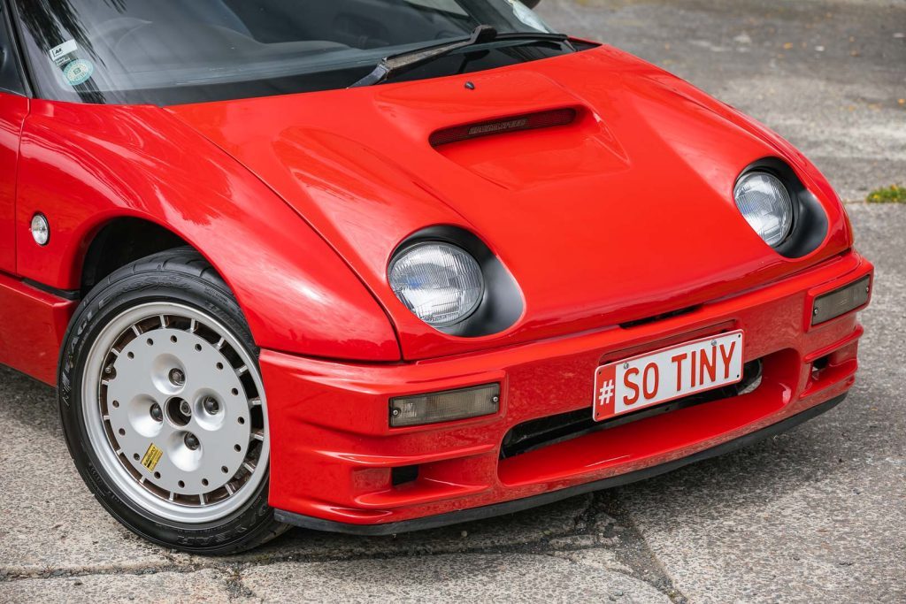 Front bumper, bonnet vent and headlights of the Mazdaspeed AZ-1 Autozam