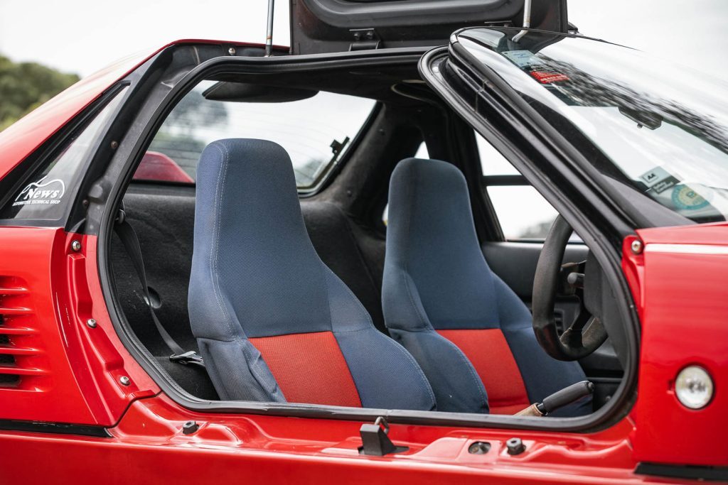 Seats inside the Mazda Autozam AZ-1, blue with red