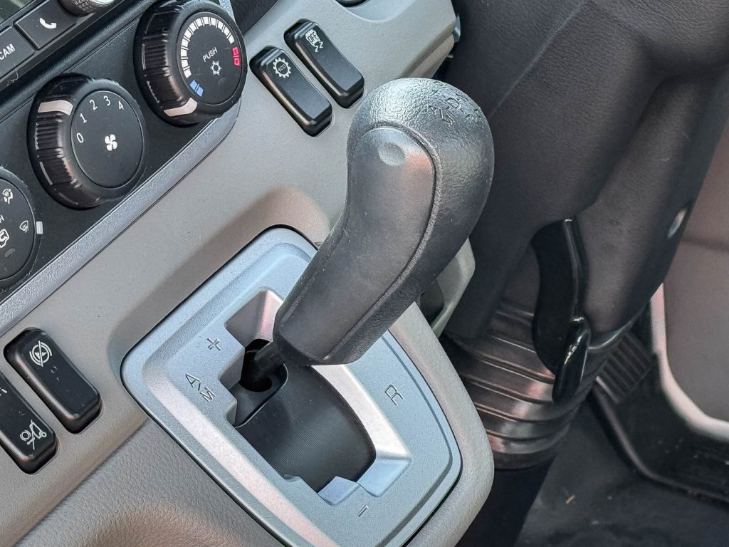 616T Fuso Canter gear shifter detail