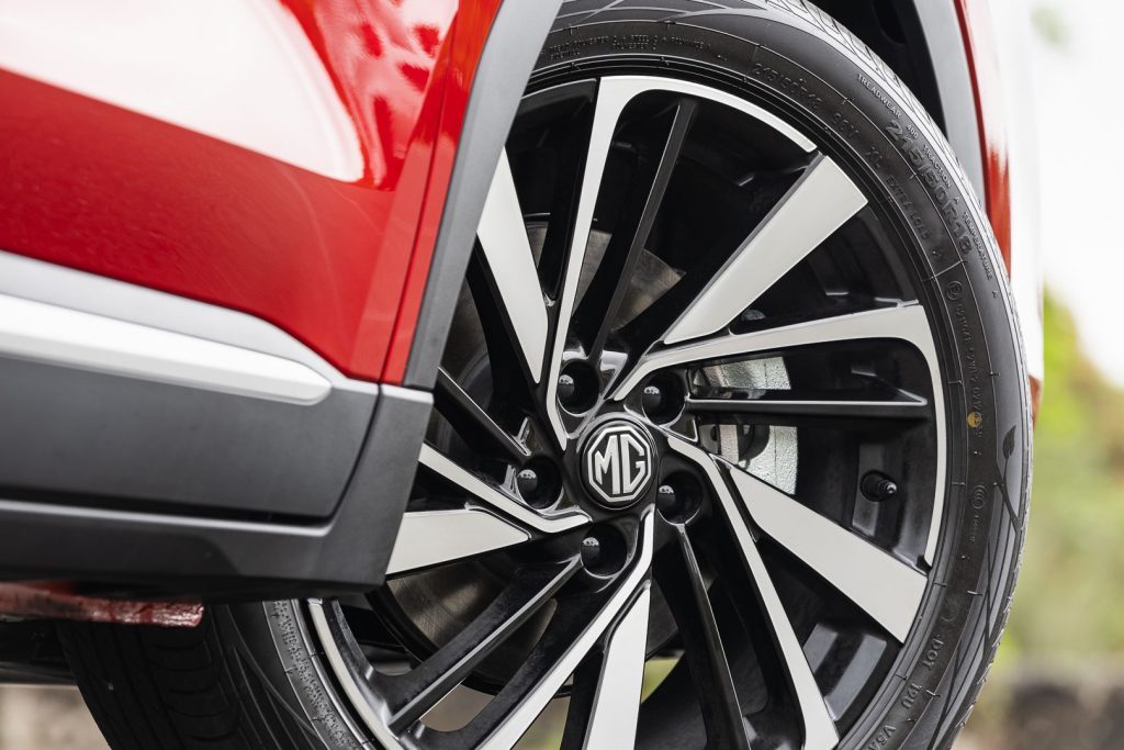 wheel close up detail on the 2024 MG ZS Hybrid+ Essence