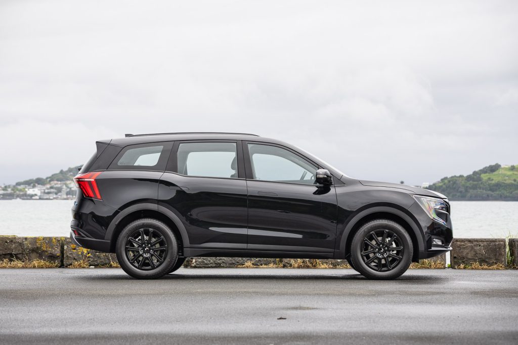 Side profile of the 2024 Mahindra XUV600 AX7L in black