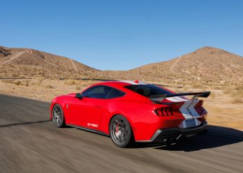 Shelby GT350 rolling