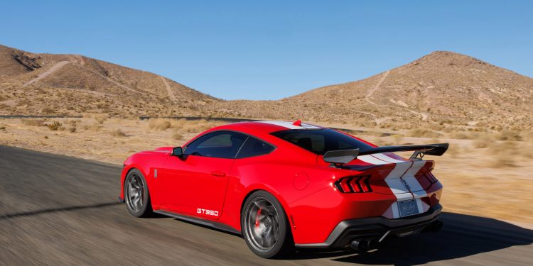 Shelby GT350 rolling