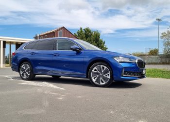 2025 Skoda Superb in blue