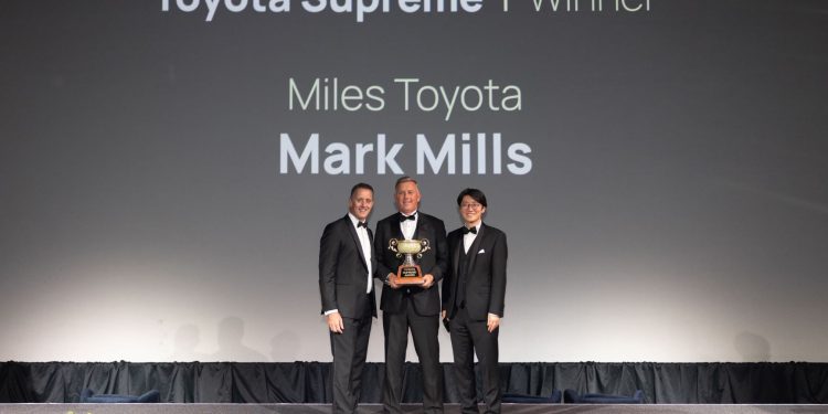 Mark Mills pictured here with TNZ’s Andrew Davis (left) and Acting CEO, Tatsuya Ishikawa (right).