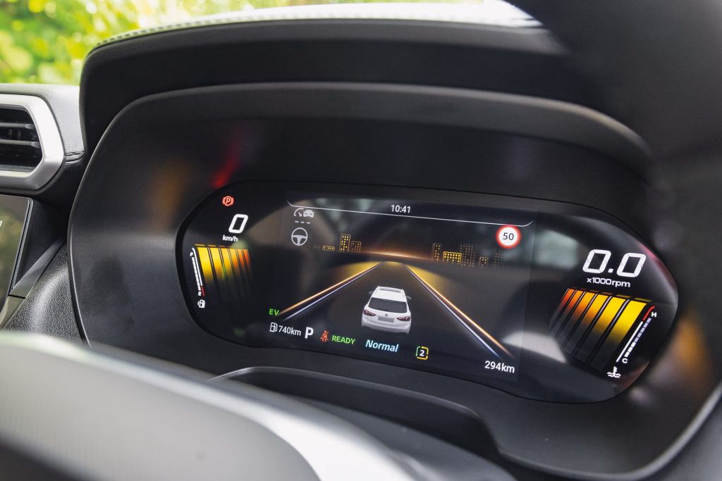 MG ZS Hybrid+ Essence instrument cluster.