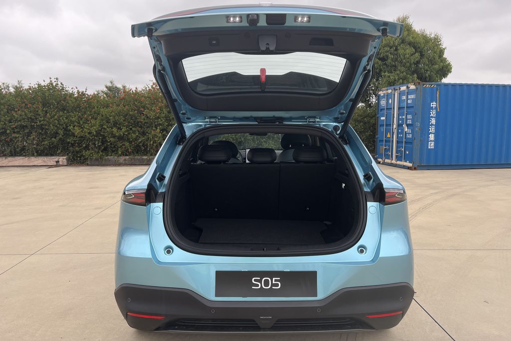 Conventional hatch for the S05.