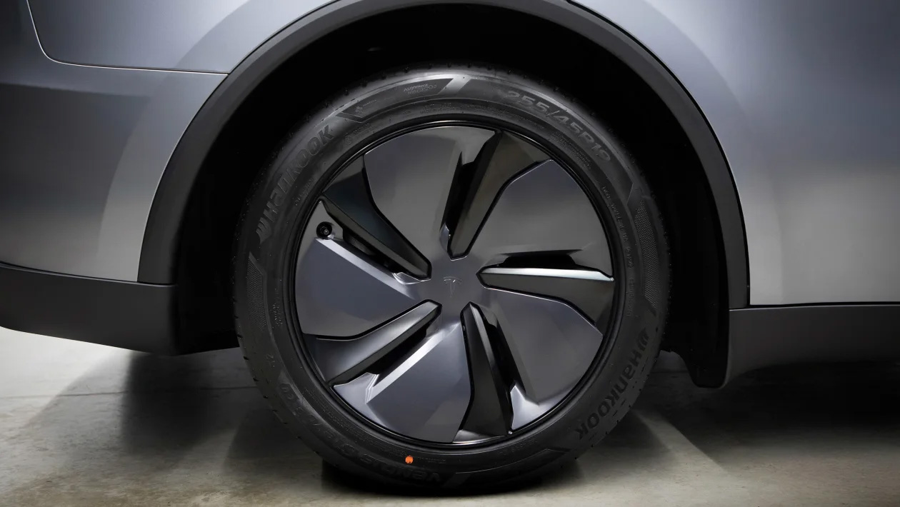 Smart aero wheels for Tesla Model Y.